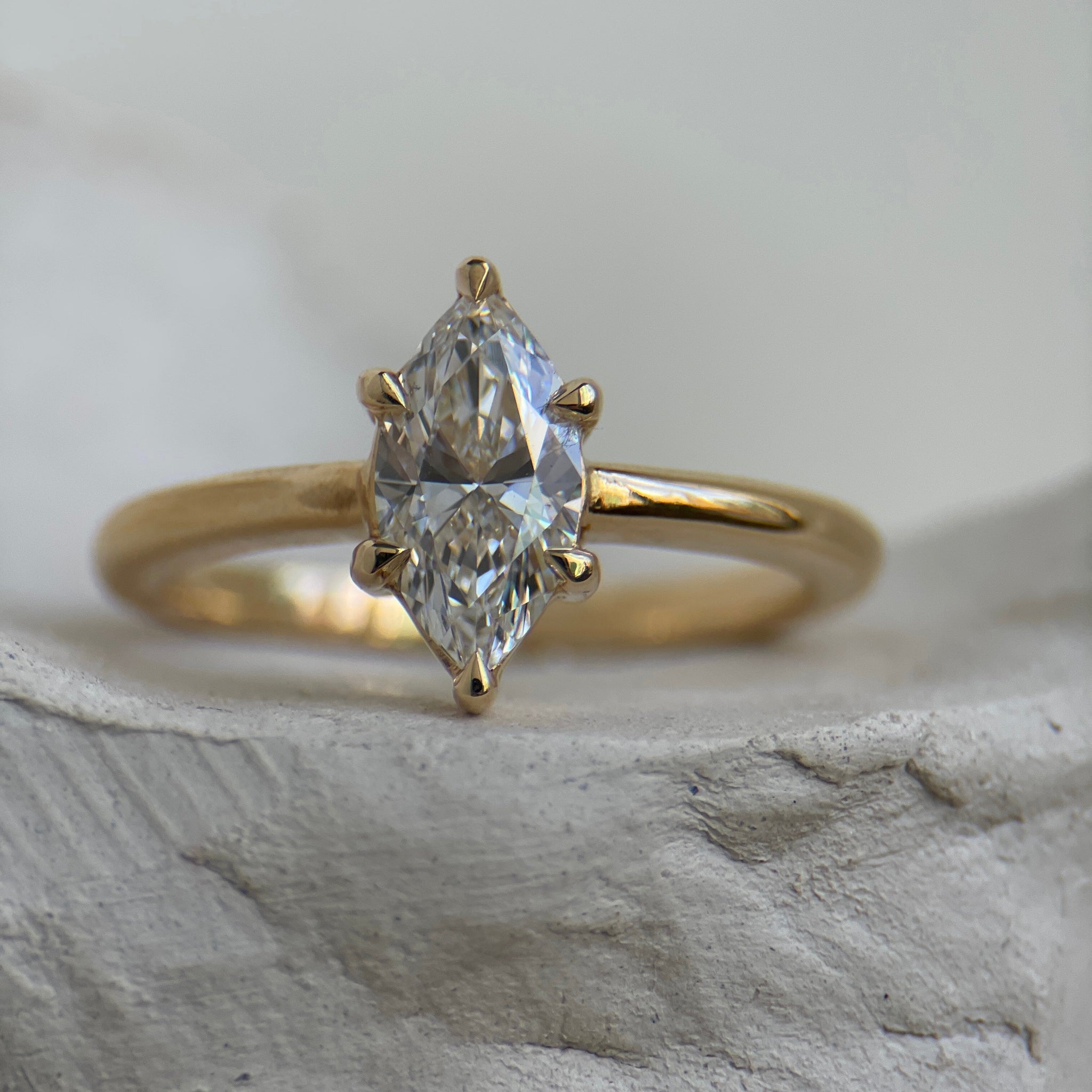 Diamond Bezel Engagement Rings Melbourne | 18k Gold Sapphire Rings Australia