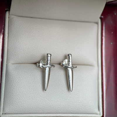 DAGGER STUDS