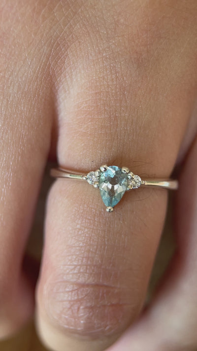 GHOST KISSES III AQUAMARINE