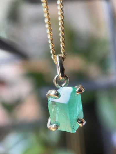 LUSH EMERALD PENDANT